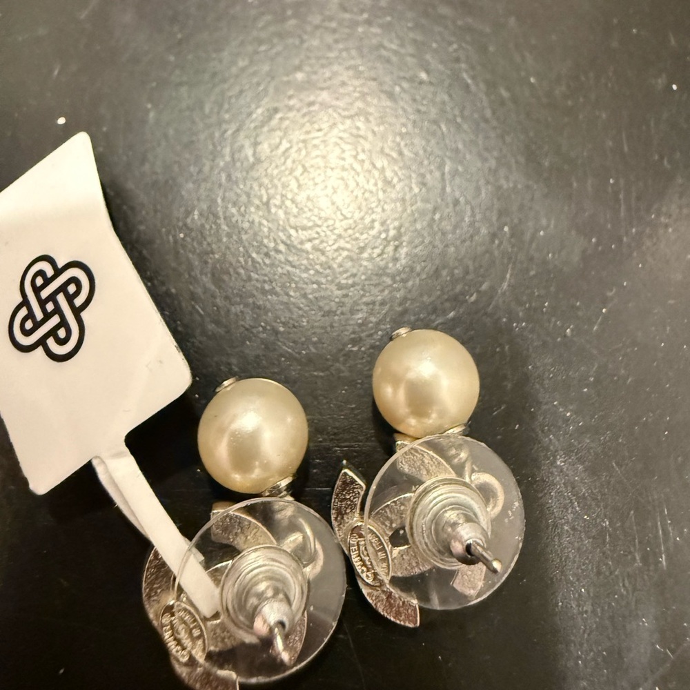 CHANEL Silver Logo Earrings with Cream Pearls - Picture 4 of 9